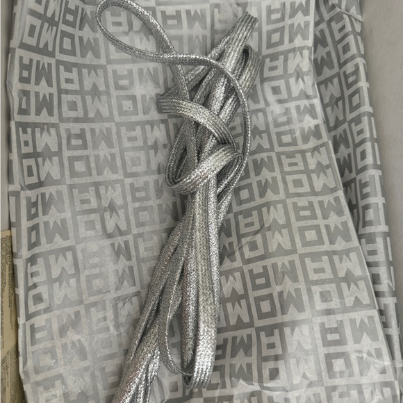 Air Jordan 1 Metallic Silver sneakers - Picture 4 of 11